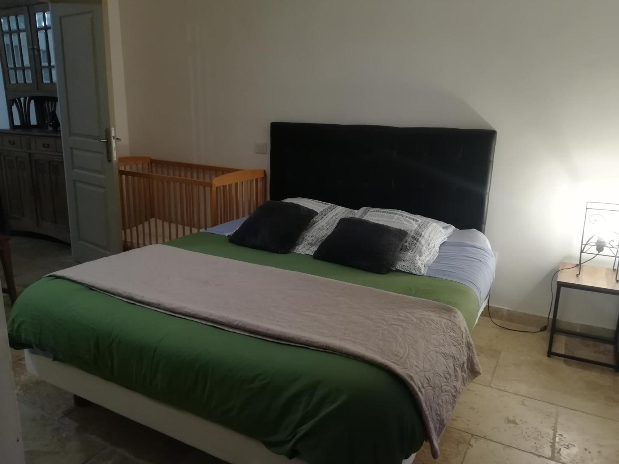 Au Pays Du Ventoux Bed & Breakfast Le Thor Room photo