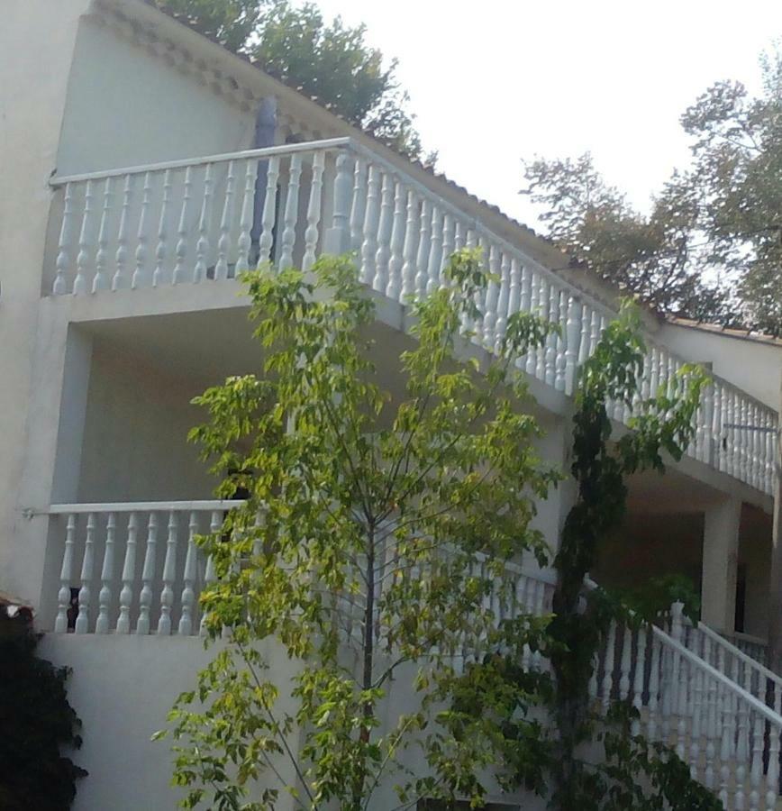 Au Pays Du Ventoux Bed & Breakfast Le Thor Exterior photo